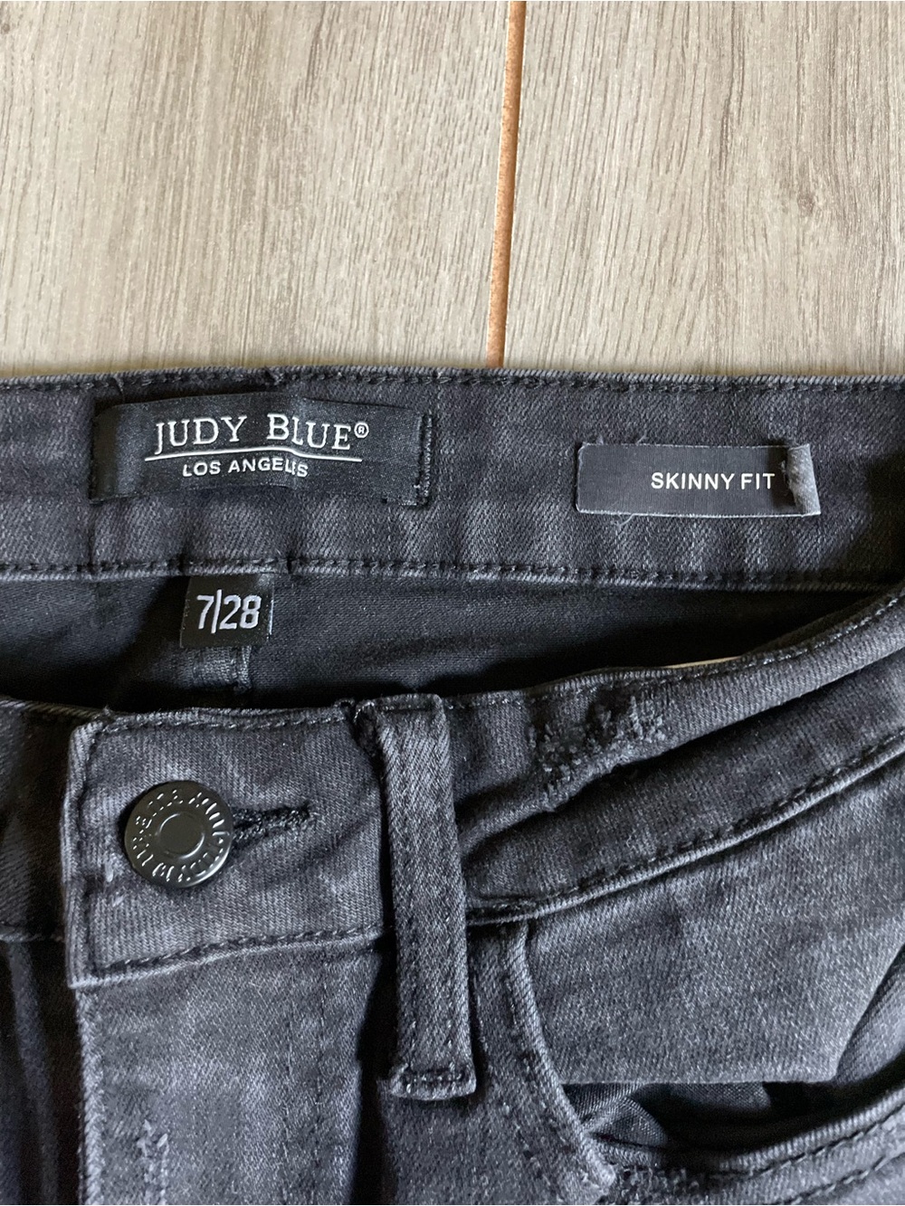 Judy Blue women's 7 / 28 black skinny fit jeans - Picture 4 of 6